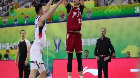 国脚阵容更新：三位新星崭露头角，分别占据不同位置，转会市场再掀波澜